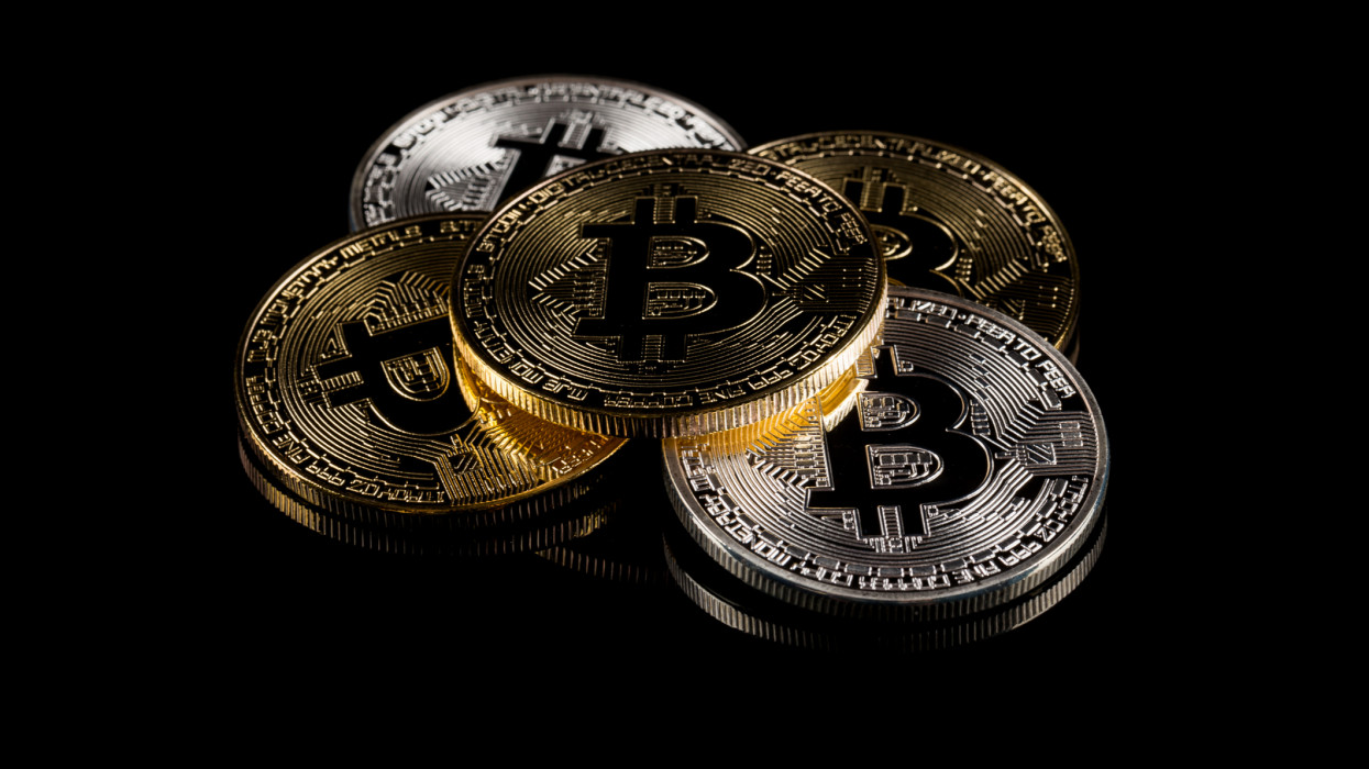 A tiltás után történelmi csúcson a Bitcoin: most aztán rengeteg magyar szívhatja a fogát