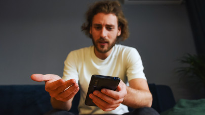 Csalók élnek vissza a Magyar Posta nevével: nehogy bedőlj, visszatértek az SMS-ek