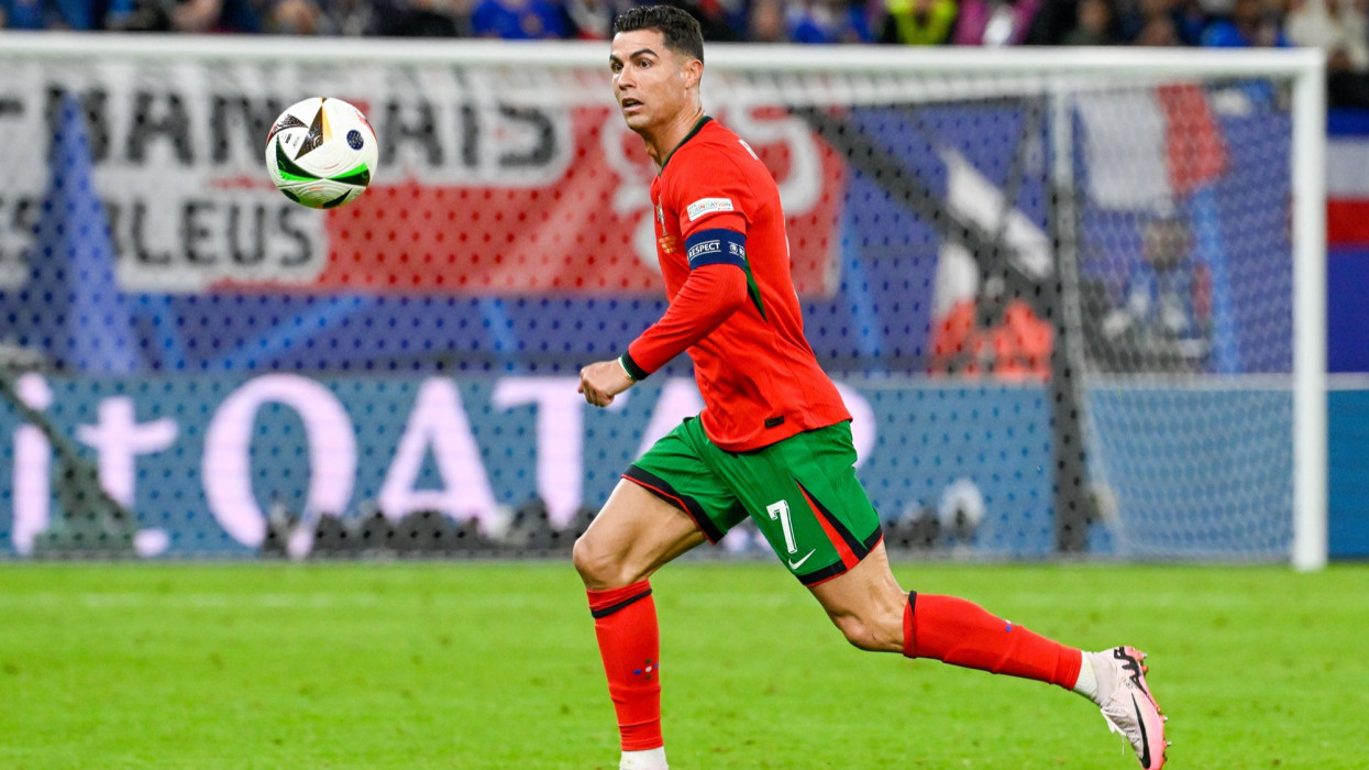 Hamburg, 2024. július 5.A portugál Cristiano Ronaldo a 2024-es németországi labdarúgó Európa-bajnokság negyeddöntõjében játszott Portugália - Franciaország mérkõzésen a hamburgi Volkspark Stadionban 2024. július 5-én.MTI/Koszticsák